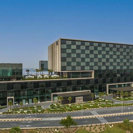 Отель Waldorf Astoria Kuwait Кувейт Экстерьер фото The new building of the University of Nicosia